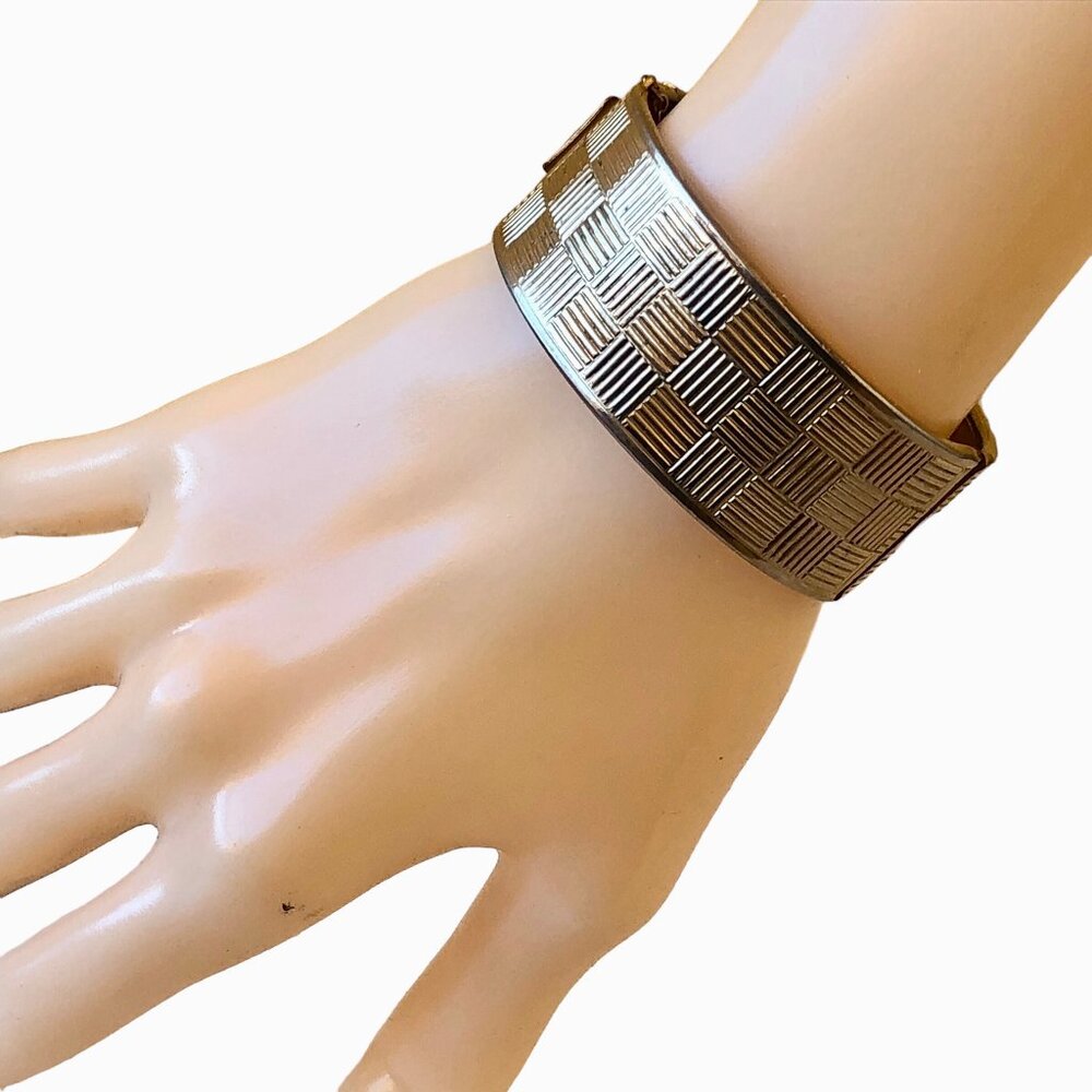 Coro Vintage Hinged Bracelet Gold Tone Basket Weave Signed FLAW - Picture 2 of 12